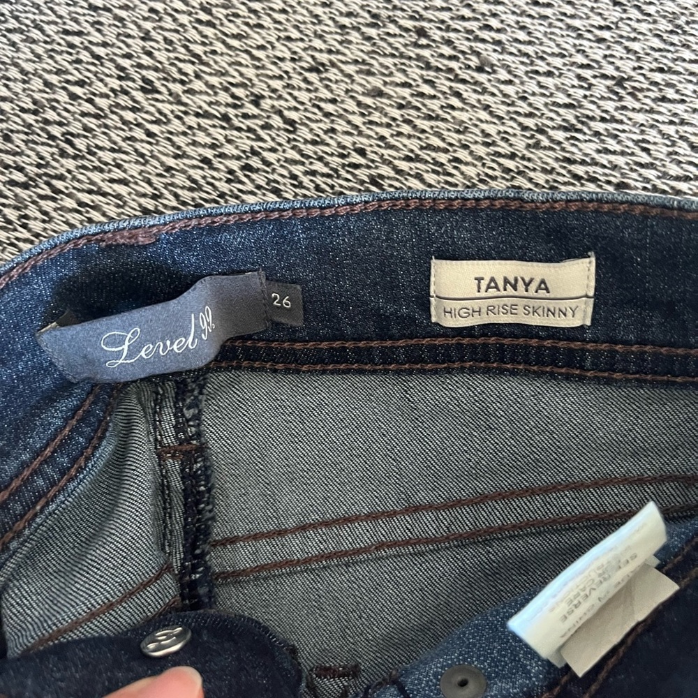 Level Up Jeans - Picture 2 of 4